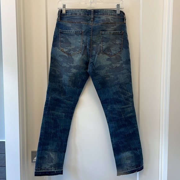 Sz2 Kut from the Kloth Blue Camo Raw Hem Cropped Denim NWOT Condition - Picture 7 of 10